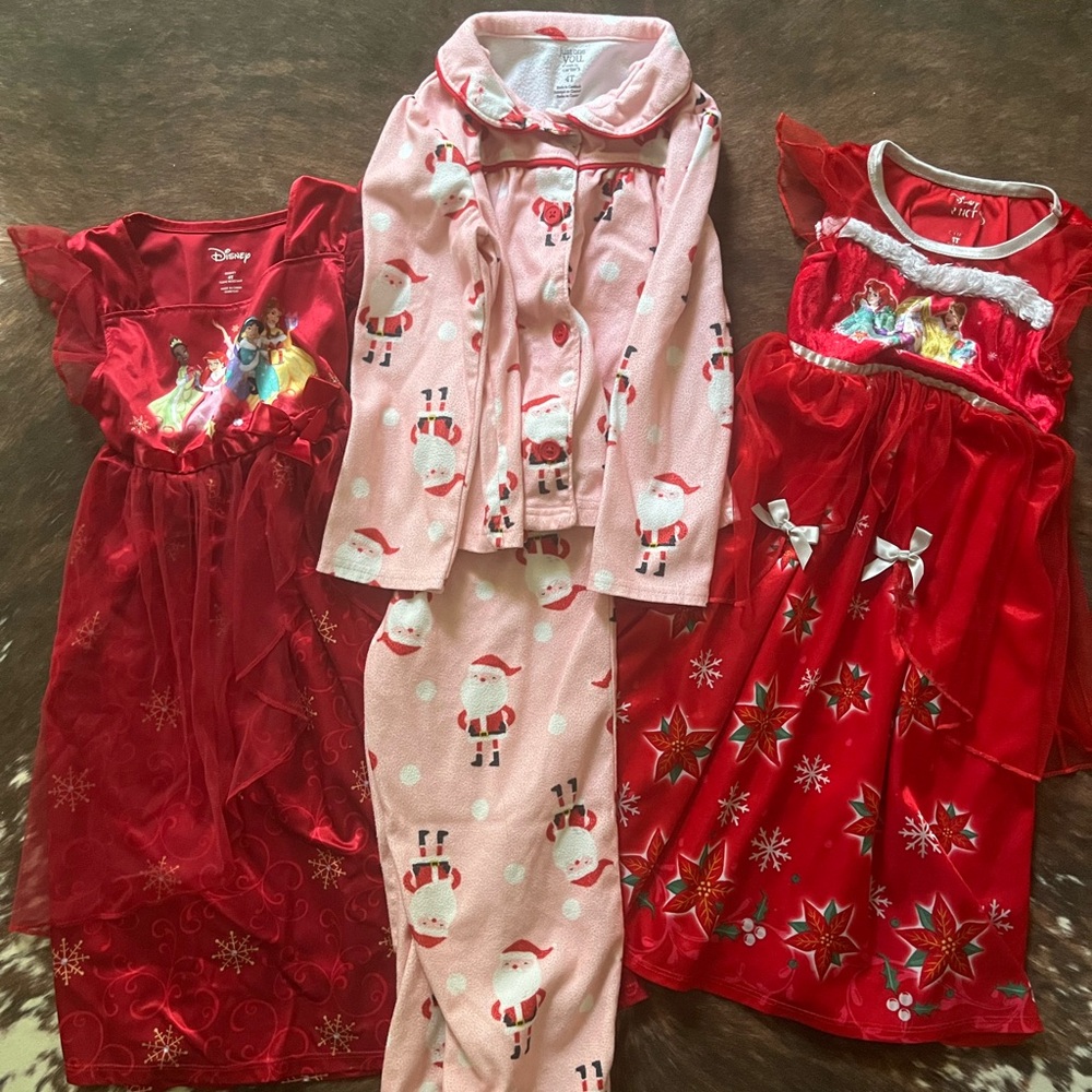 Girls Christmas pajama lot (3)